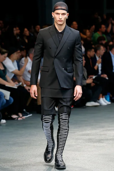 Look 18